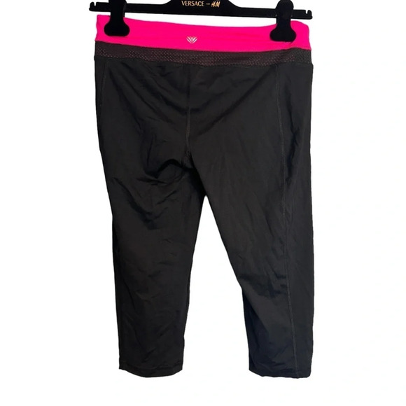 Like New Forever 21 Atheltic Workout  Stretchy Capri Pants Black Pink Band Sz L - Picture 4 of 10
